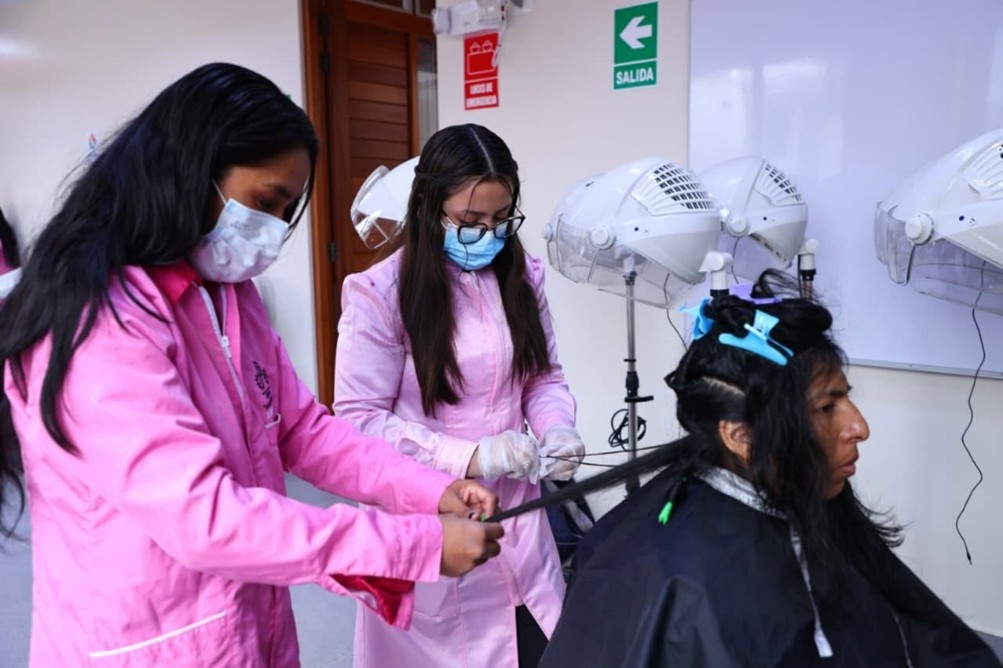 Estilismo y Cosmetología